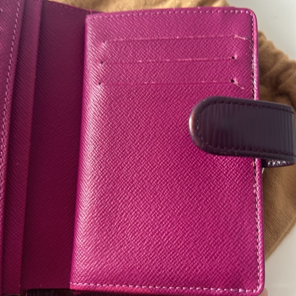 Louis Vuitton Epi Kisslock Wallet - Picture 4 of 9
